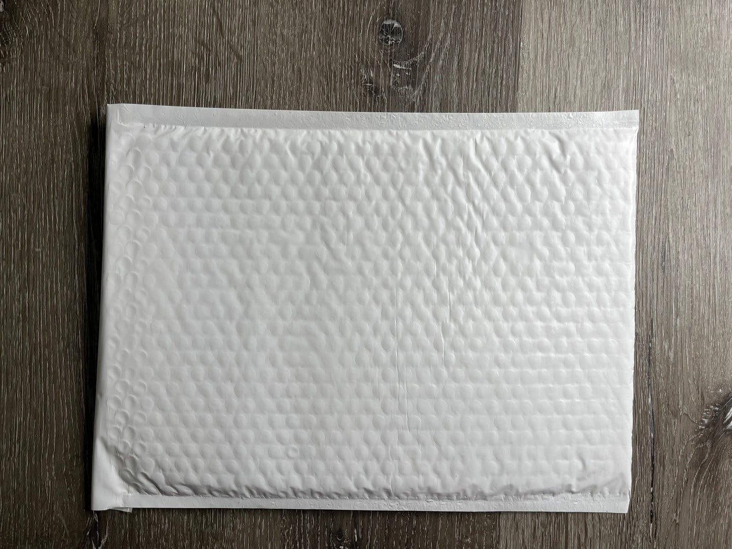 Bubble-Lined White Poly Mailer - 9 1⁄2 x 14 1⁄2"